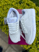 DUNK LOW BRANCO na internet