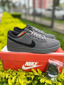DUNK LOW PRETO/GRAFITE na internet