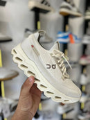 ON CLOUDESURFER OFF WHITE - comprar online