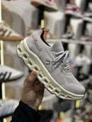 ON CLOUDULTRA CINZA OFF - comprar online